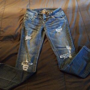 Distressed jeans with embroidered back pockets